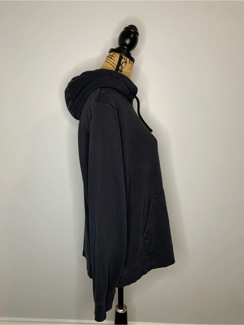 Nike Long Sleeve Drawstring Black Hoodie with Kangaroo Pocket